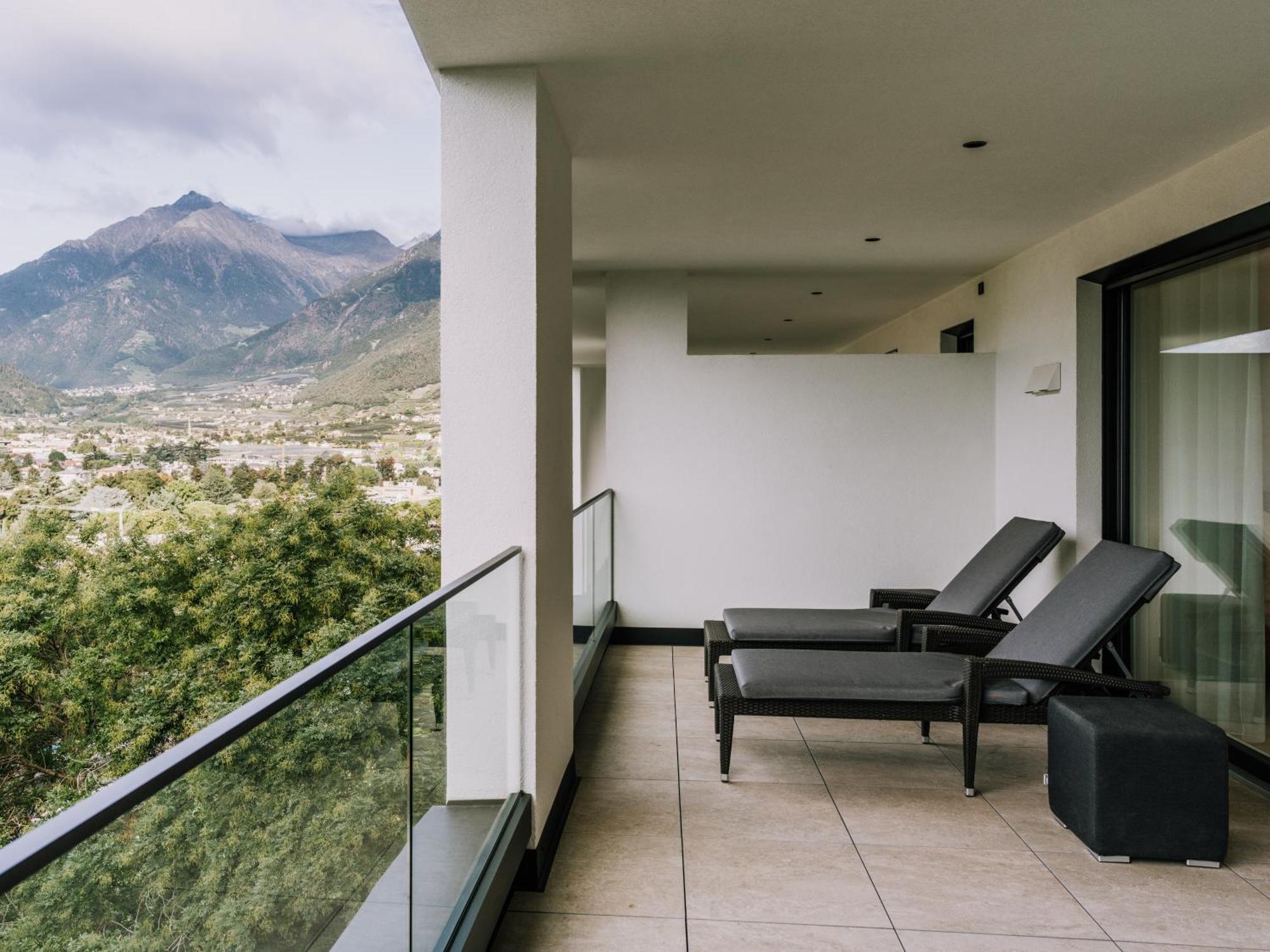 The Hills Merano Room photo