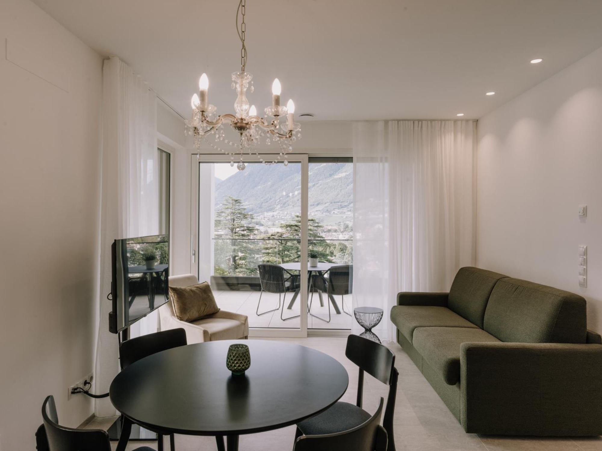 The Hills Merano Room photo