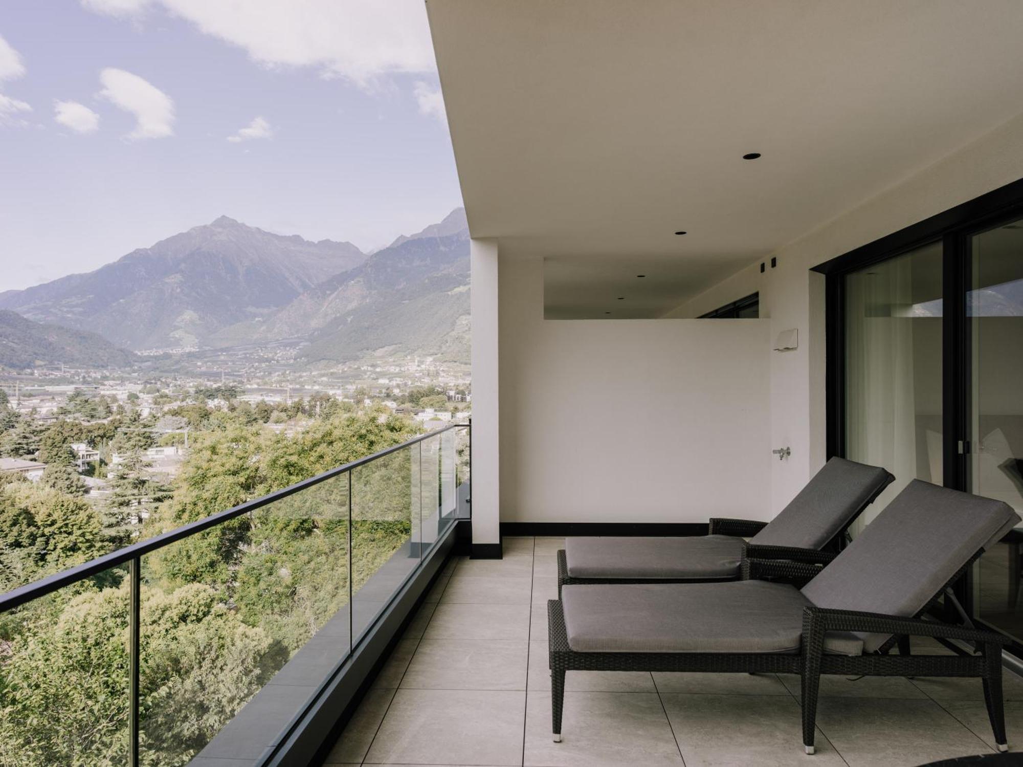 The Hills Merano Room photo